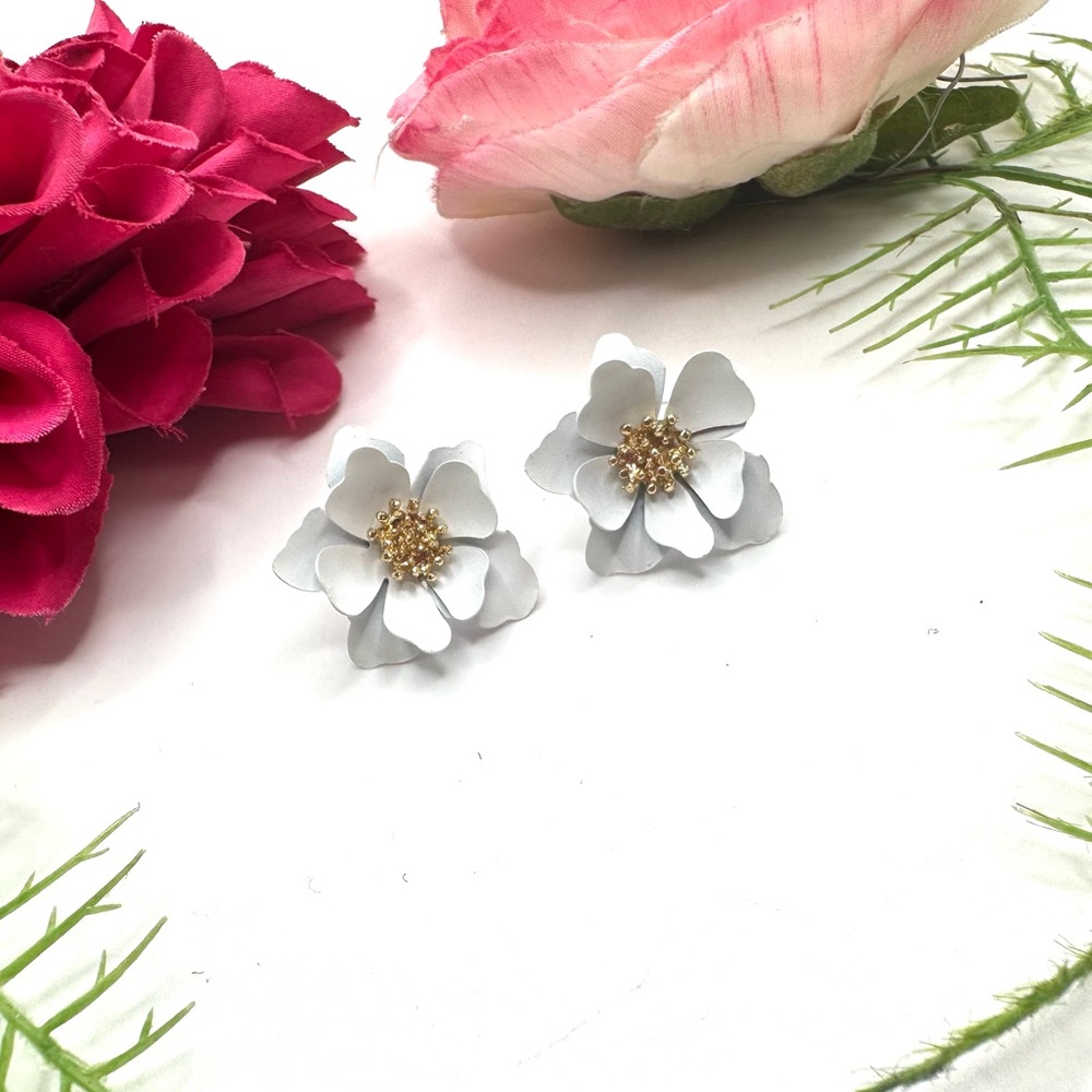 NEW⚜️White Cherry Blossom Flower Earrings